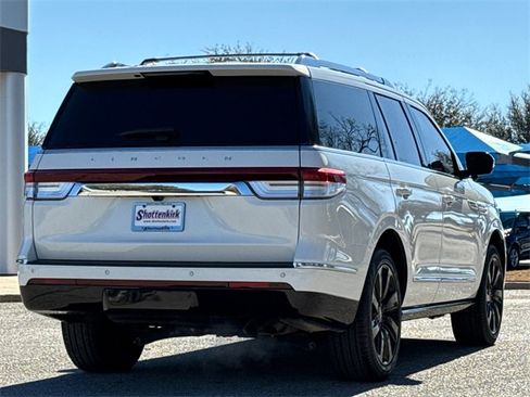 Used 2024 Lincoln Navigator Reserve image 9