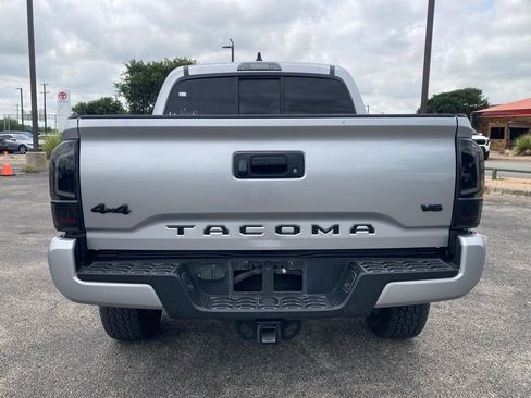 Used 2022 Toyota Tacoma SR AWD/4WD image 5