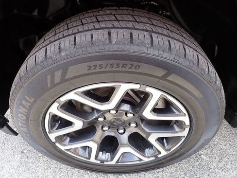 Used 2025 RAM 1500 Laramie AWD/4WD image 12