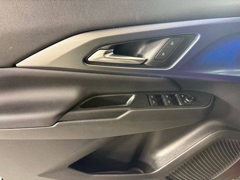 Used 2025 Chevrolet Equinox EV LT w/ Convenience Package image 22