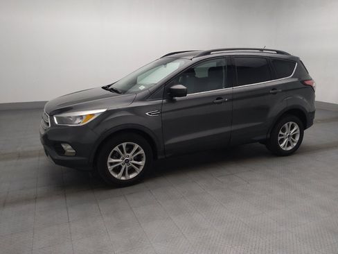 Used 2018 Ford Escape SE w/ SE Sync 3 Package FWD image 2