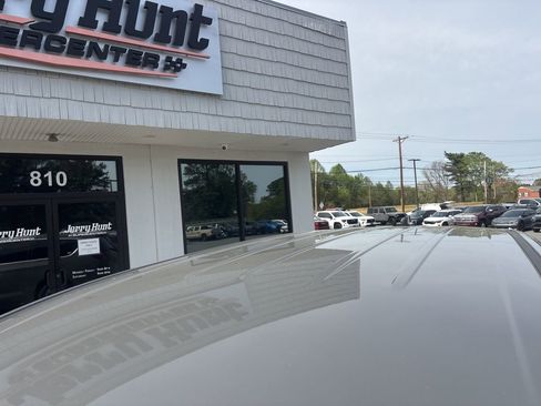 Used 2023 Chrysler Pacifica Touring-L image 11