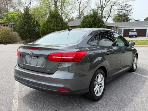 Used 2017 Ford Focus SE FWD image 9