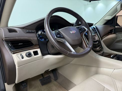 Used 2017 Cadillac Escalade Luxury image 15