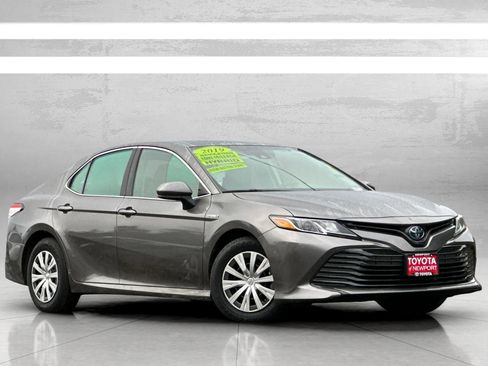Used 2019 Toyota Camry LE image 2