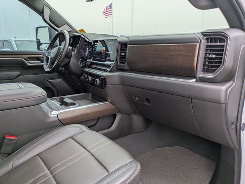 Used 2025 Chevrolet Silverado 2500 High Country w/ High Country Premium Package image 28