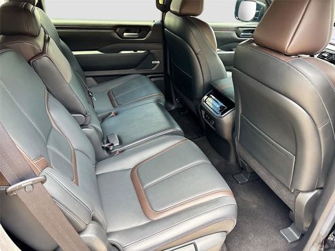 Used 2025 Nissan Armada SL AWD/4WD image 29