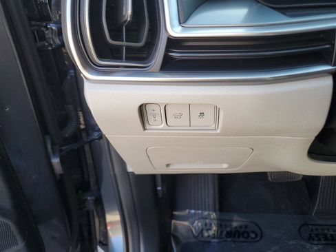 Certified 2024 Kia Sorento EX w/ Panoramic Sunroof Package image 31