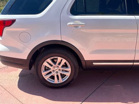 Certified 2018 Ford Explorer XLT w/ Equipment Group 201A AWD/4WD image 34