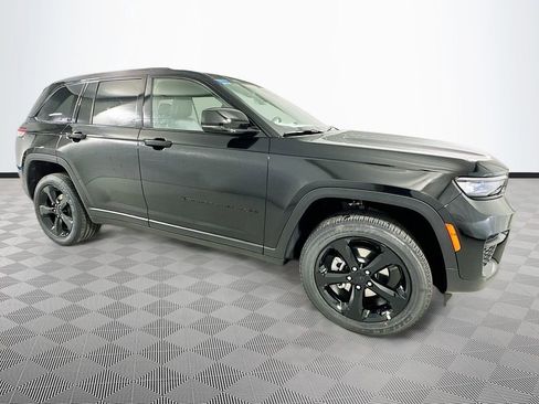 New 2025 Jeep Grand Cherokee Altitude image 3