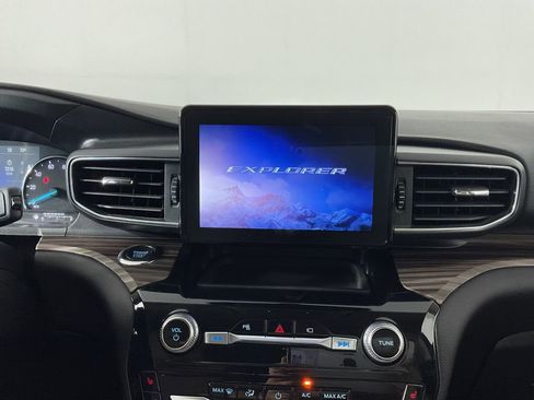 Used 2022 Ford Explorer Limited image 13