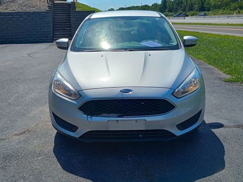 Used 2018 Ford Focus SE w/ Cold Weather Package FWD image 8