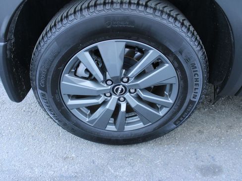 Used 2022 Nissan Pathfinder SV image 16