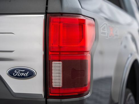 Used 2019 Ford F150 Platinum w/ Equipment Group 701A Luxury AWD/4WD image 8