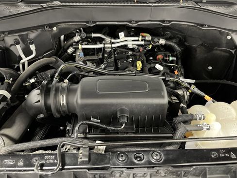 Used 2023 Ford Explorer XLT image 37