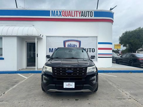 Used 2017 Ford Explorer Limited w/ Equipment Group 301A FWD image 8
