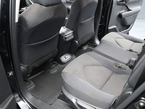 Used 2023 Toyota Highlander L FWD image 13