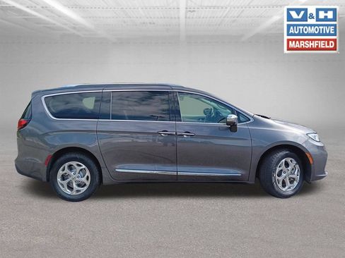 Used 2021 Chrysler Pacifica Limited w/ Premium & Safety Sphere Group AWD/4WD image 5