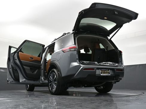 New 2026 Nissan Pathfinder Platinum AWD/4WD image 38