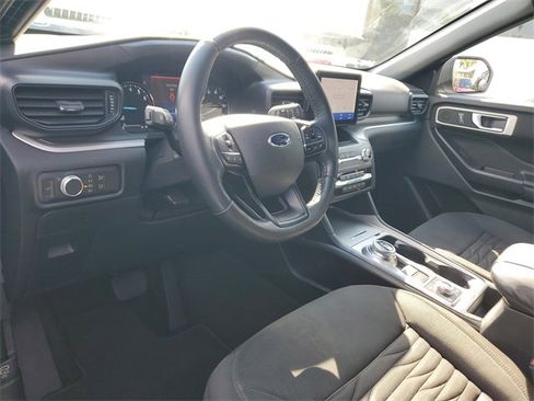 Used 2020 Ford Explorer XLT image 8