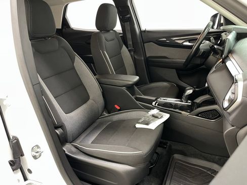 Certified 2025 Chevrolet TrailBlazer LT w/ Convenience Package FWD image 38