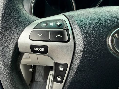 Used 2012 Toyota Highlander FWD w/ Tech Pkg image 21