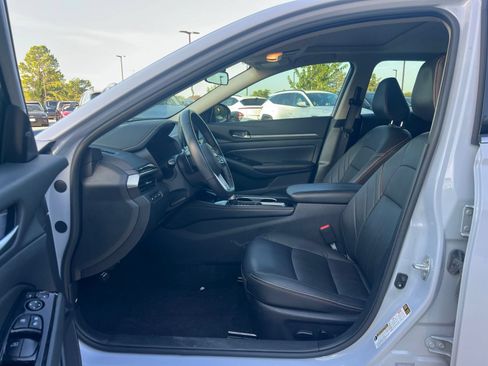 Used 2024 Nissan Altima 2.5 SR w/ SR Premium Package FWD image 22