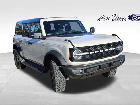 New 2025 Ford Bronco Outer Banks image 2