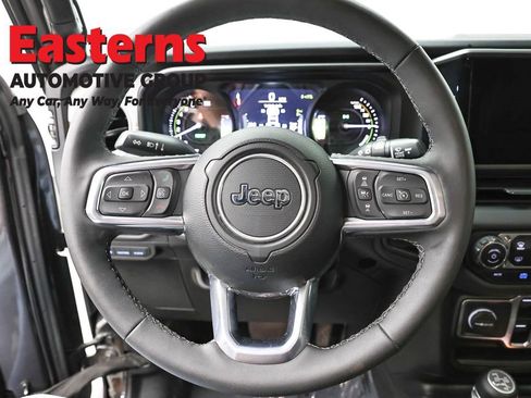 Used 2025 Jeep Wrangler Unlimited Sahara AWD/4WD image 10