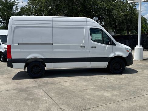 Used 2025 Mercedes-Benz Sprinter 2500 image 2