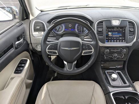 Used 2019 Chrysler 300 Limited image 16