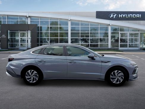 New 2026 Hyundai Sonata Blue FWD image 9