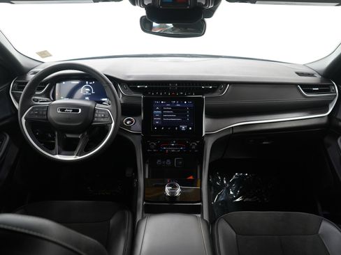 Used 2024 Jeep Grand Cherokee L Laredo image 14