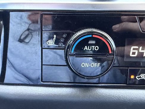 Used 2022 Nissan Pathfinder SL FWD image 26