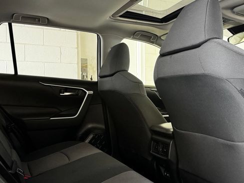 Used 2019 Toyota RAV4 XLE w/ Convenience Package FWD image 7