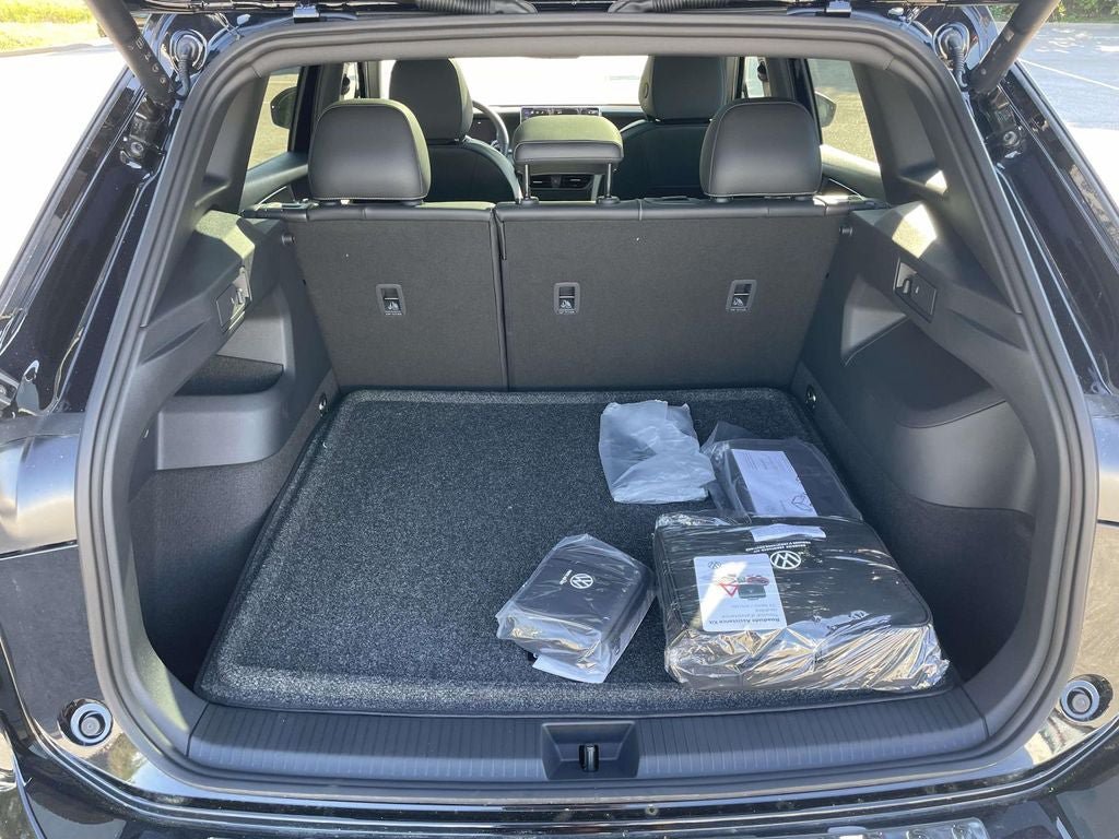 New 2026 Volkswagen Tiguan SE R-Line FWD image 8