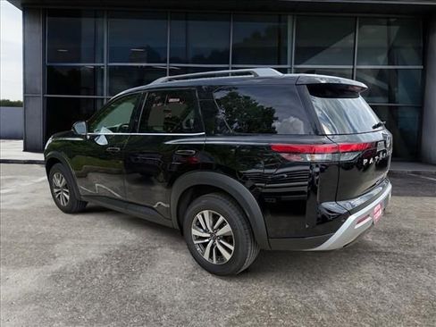 Used 2025 Nissan Pathfinder SL AWD/4WD image 3