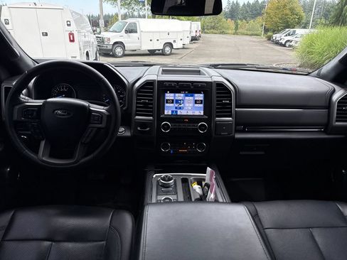 Used 2018 Ford Expedition XLT w/ Equipment Group 202A AWD/4WD image 6