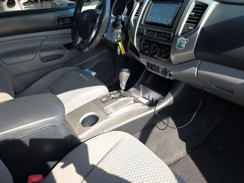 Used 2014 Toyota Tacoma PreRunner w/ SR5 Package RWD image 17