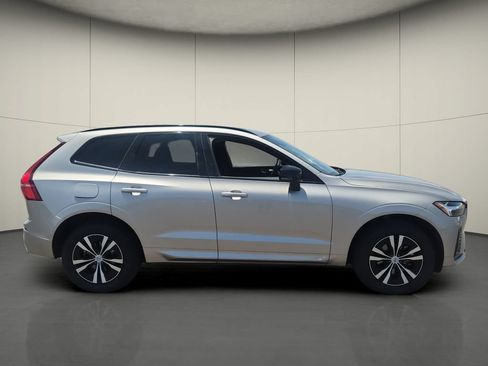 Used 2025 Volvo XC60 B5 Core AWD/4WD image 8