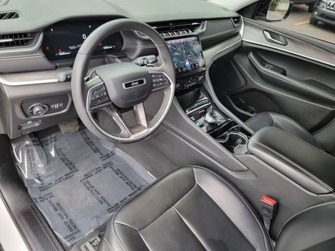 Certified 2023 Jeep Grand Cherokee L Limited AWD/4WD image 19