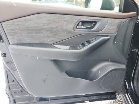 Used 2023 Nissan Rogue S image 19