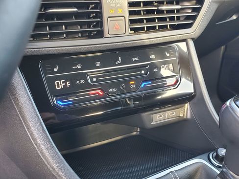 Used 2025 Volkswagen Jetta Sport image 27