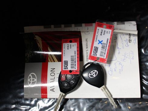 Used 2011 Toyota Avalon FWD image 26