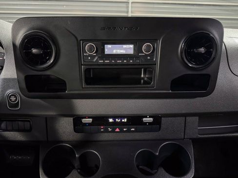 Used 2021 Mercedes-Benz Sprinter 2500 image 24