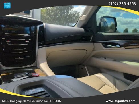 Used 2018 Cadillac Escalade Premium Luxury AWD/4WD image 20