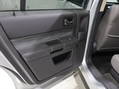 Used 2018 Ford Flex SEL FWD image 19