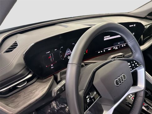 Certified 2025 Audi Q5 Premium w/ Convenience Package AWD/4WD image 9
