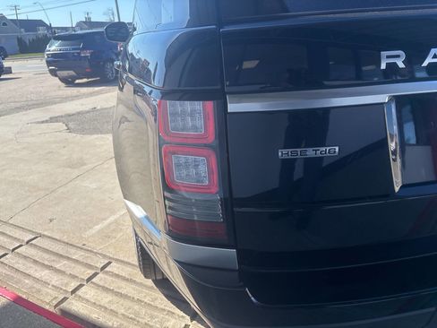 Used 2017 Land Rover Range Rover HSE image 11