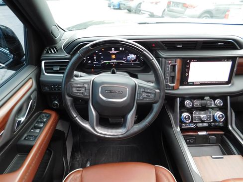 Used 2023 GMC Yukon XL Denali Ultimate AWD/4WD image 19